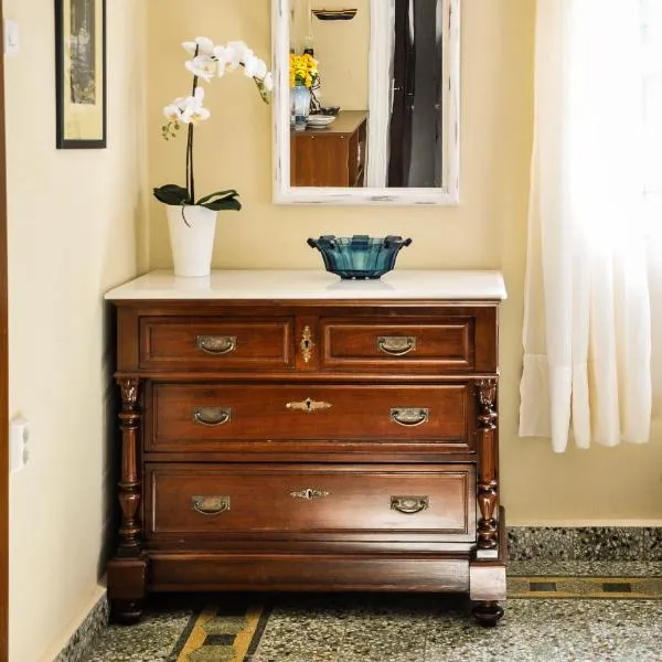 Elena's Guest House、アイギナのホテル