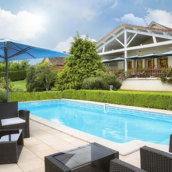 Logis Hôtel-Restaurant Les Voyageurs, хотел в La Coquille