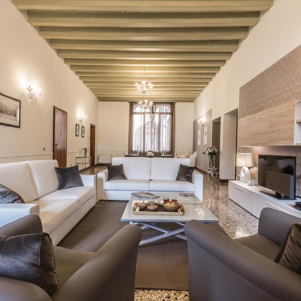 Ca' del Monastero 4 Collection Apartment up to 8 Guests with Lift