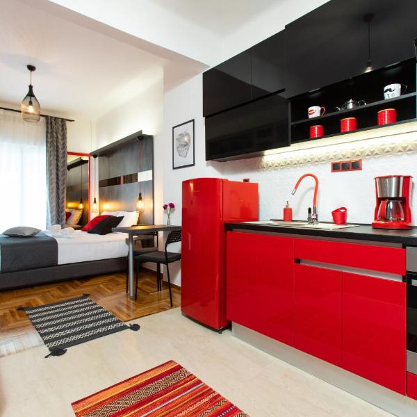 Downtown Luxury Boutique Suites : the red suite