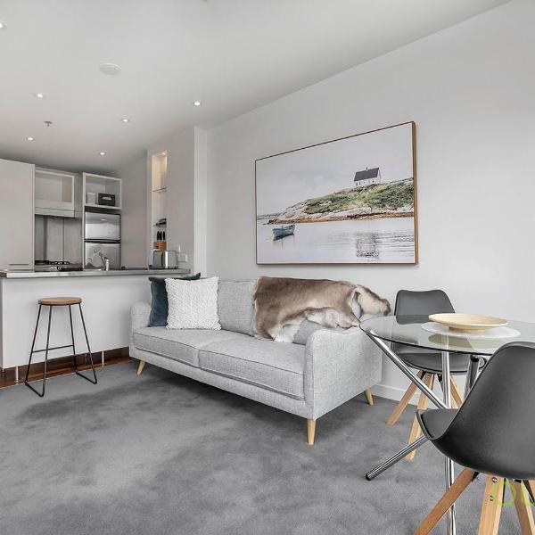 QV Deluxe Waterfront Apartment - 799