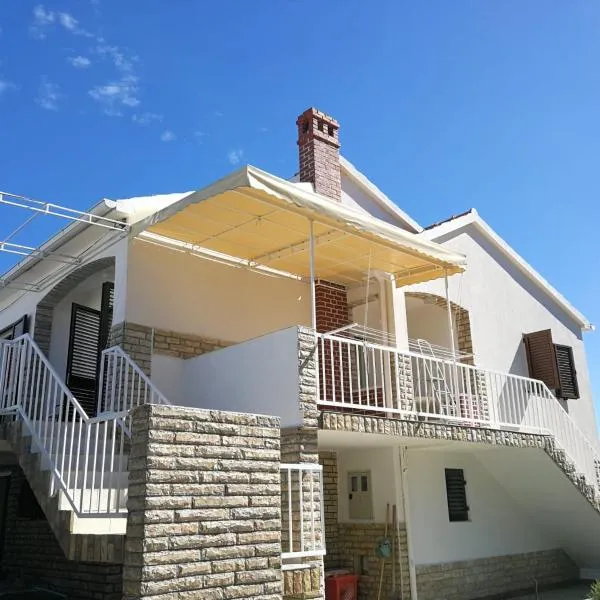 Apartments KUS Ugljan, ξενοδοχείο σε Ugljan