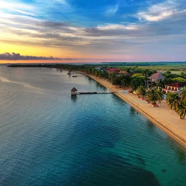 Almond Beach Resort at Jaguar Reef, hotel in Hopkins