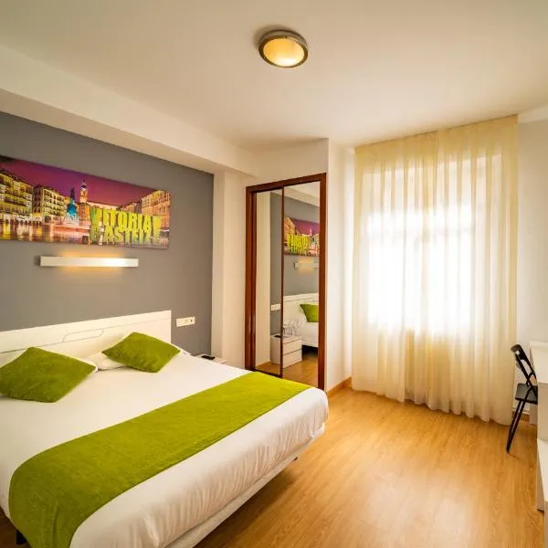 Hotel Centro Vitoria AutoCheckIn,位于维多利亚-加斯特伊兹的酒店