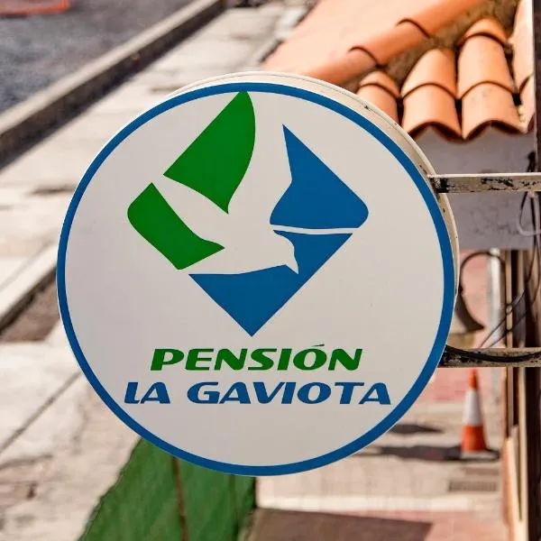 Pensión La Gaviota, hotel in Playa de Santiago