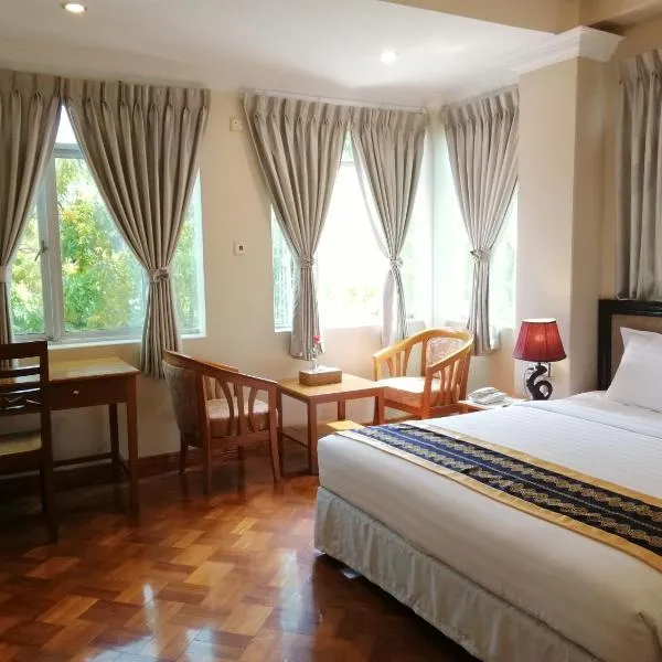 Grand Laurel Hotel, ξενοδοχείο στη Γιανγκόν