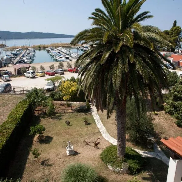 Yacht Beach Apartments, ξενοδοχείο σε Kastela