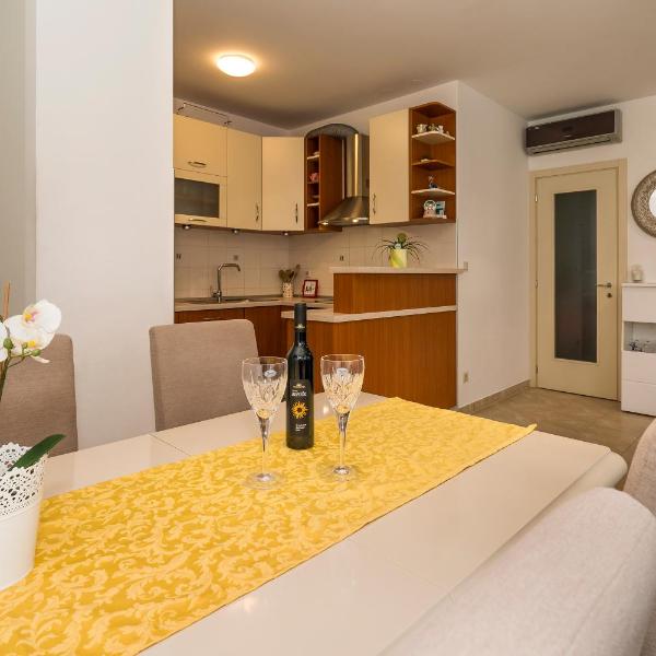 Luxury 2 bedroom App Center with balcony
