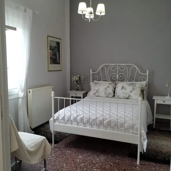 Sunday Apartment Chania 2A, hotel in Chania