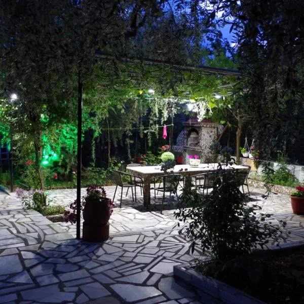 Garden Guesthouse,位于斯卡拉卡里拉奇斯的酒店