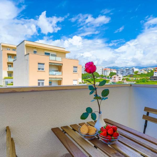 Spacious studio with balcony, close to the Znjan beach, Split