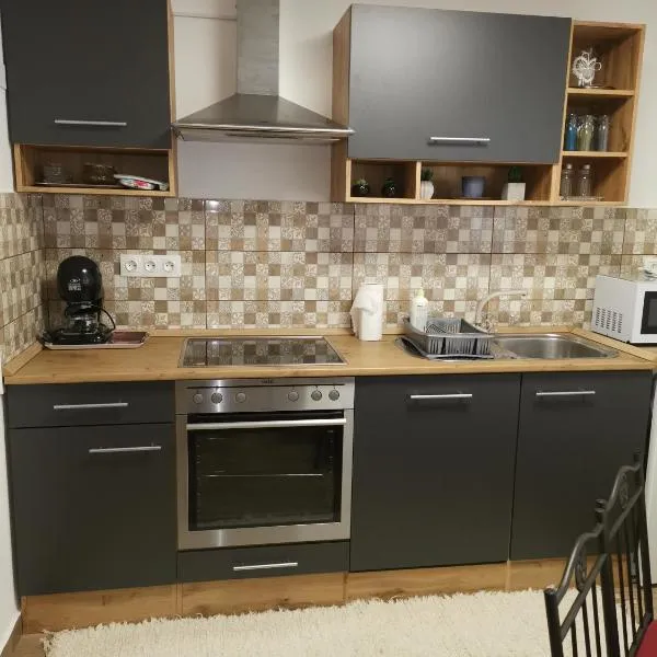 Lili Apartman, hotel in Harkány