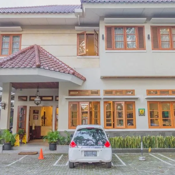 RedDoorz near Simpang Dago 2，位于万隆的酒店