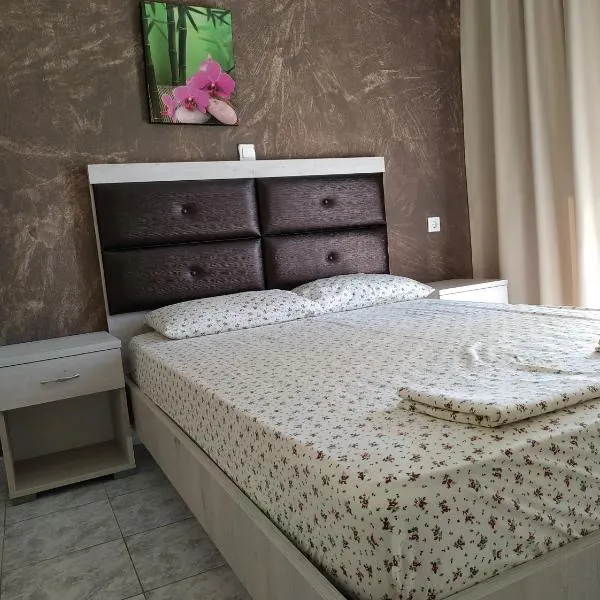 LAZAROS APARTMENTS, hotel i Olympiakí Aktí