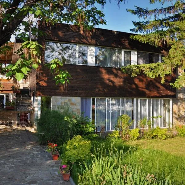 Villa "Forest way", hotel v destinaci Pirdop