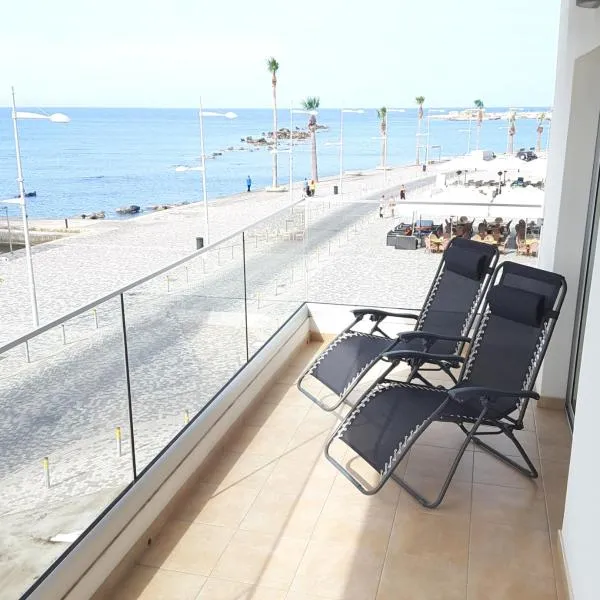 Lighthouse by the Sea Lovely 2Bdr Apartment, hotel Páfoszban