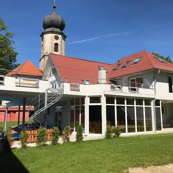 Beach Pension, hotel en Cheb