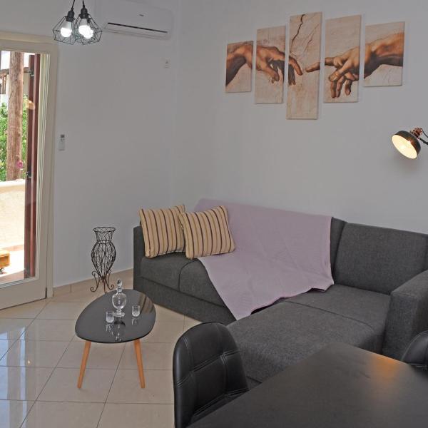 Little Yard Studios & Apartments #1
