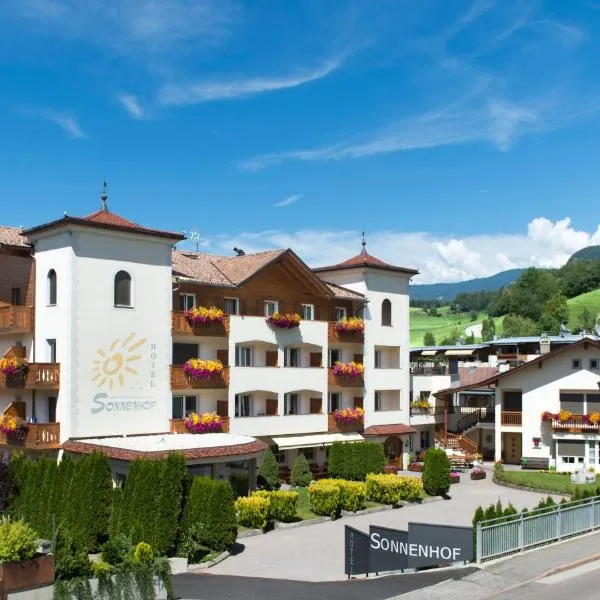 Hotel Sonnenhof, hotell sihtkohas Kastelruth