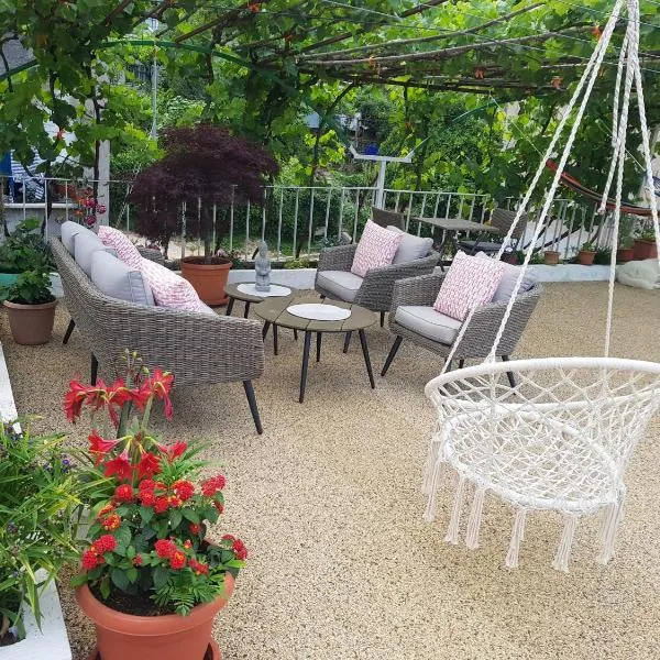 Ilir Guest House 1، فندق في برميت