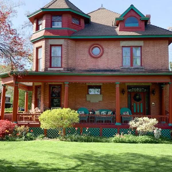 Guest Suite at The Red House basement attached with private entrance, hotel in Salt Lake City