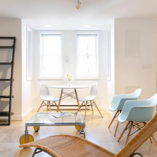 Big Bright 1 BR at U/Shaw + 14th on Quaint Swann, ξενοδοχείο στην Ουάσινγκτον