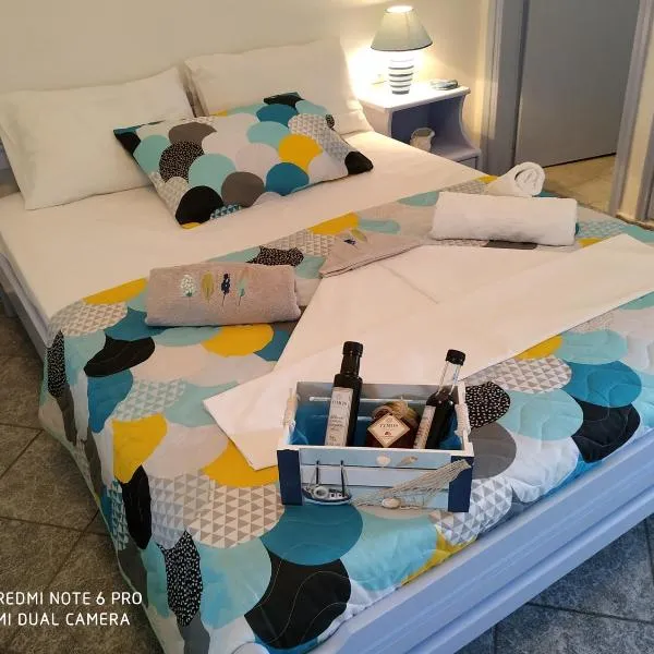 Timos Studios, hotel in Romanón