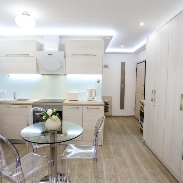 Laura Lifestyle and White Tower