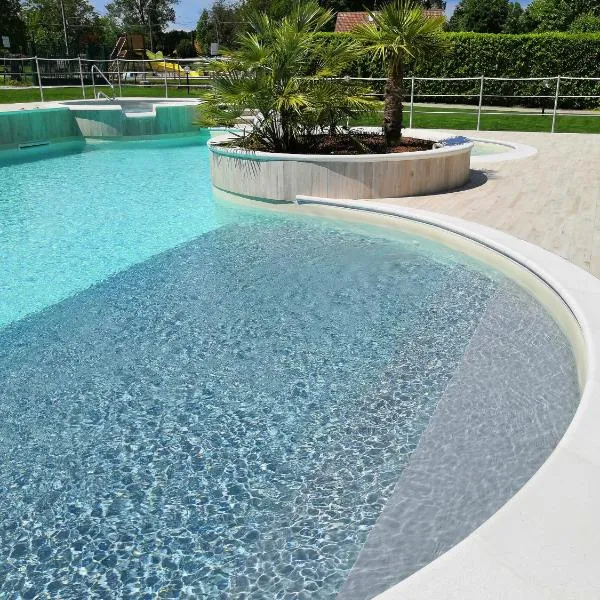 Camping Rose, hotel in Dormelletto