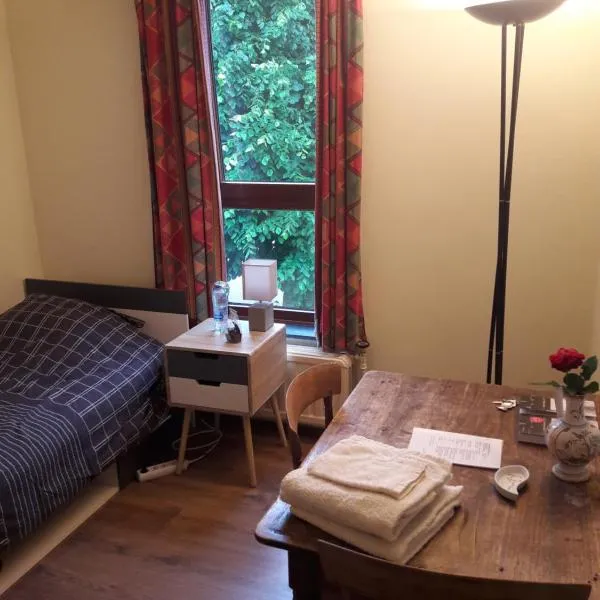 Chez Mimi - chambre vue parc, hotel in Brussels