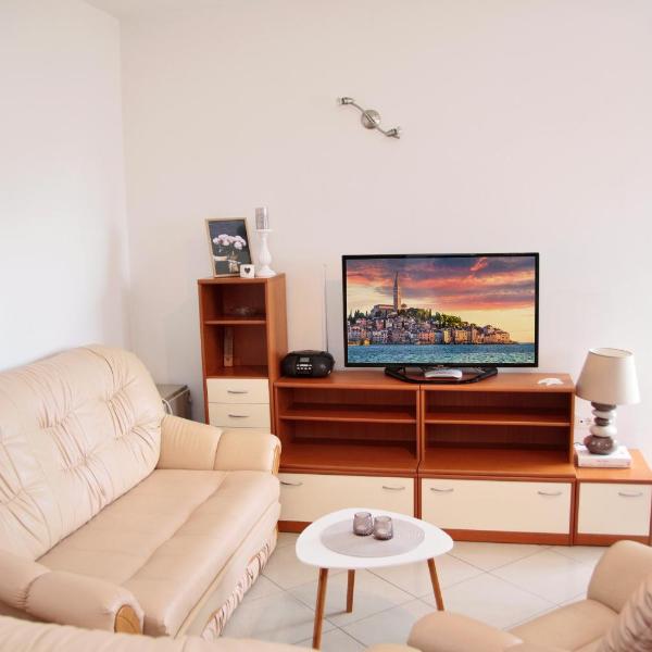 Apartment Matika, terrace apartment 10 minutes walk from center