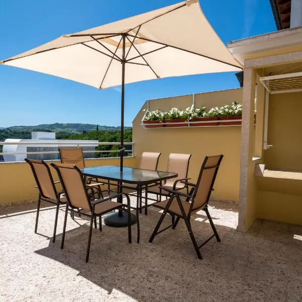 Pensión Casa do Gallo Sarria، فندق في ساريا