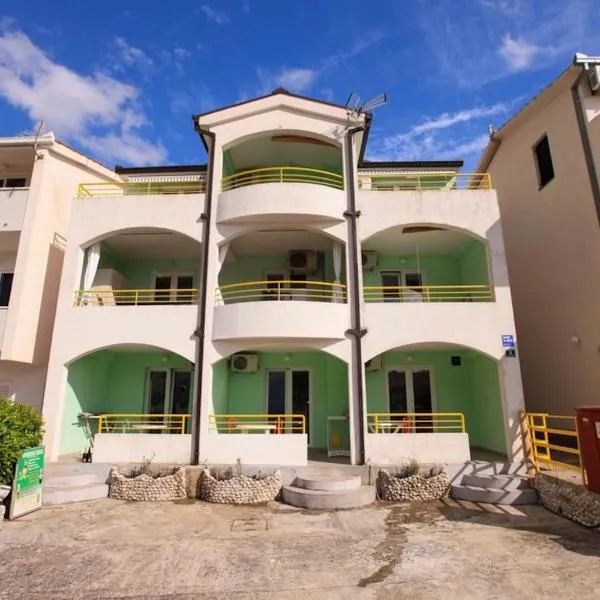 Apartments Natalika, hotel in Podaca