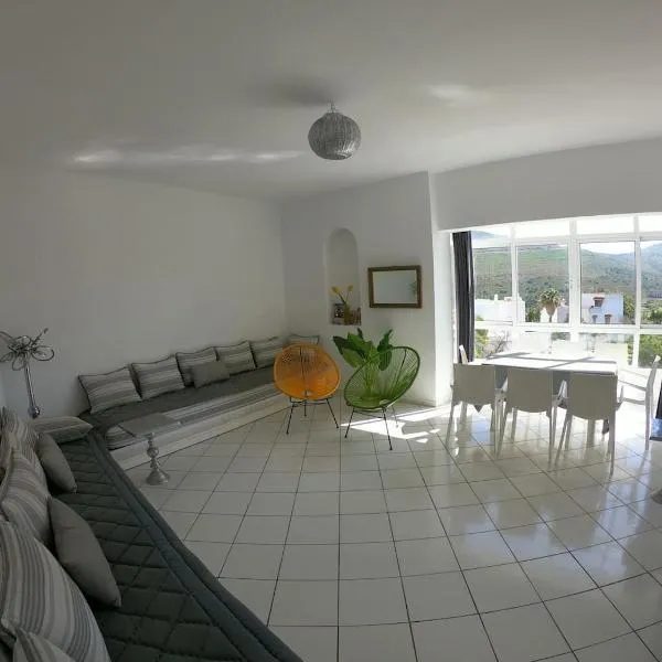 Tanger Cap Spartel - Duplex 110m2 face aux plages，位于丹吉尔的酒店