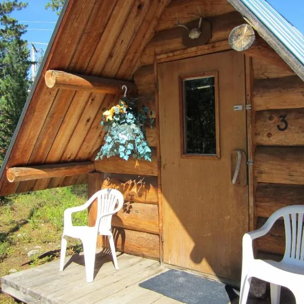 Blue River Campgrounds & Cabin-public washroom, hotel in Blue River