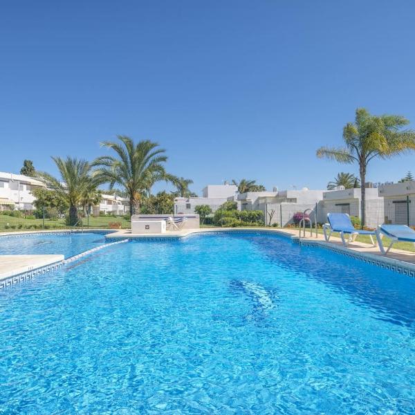3 bedroom apartment with private garden by Aloha Gardens