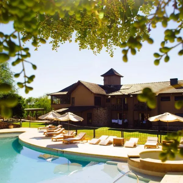 Ayres del Champaqui Hotel Boutique Experiencial & Spa, hotel v destinaci Villa General Belgrano
