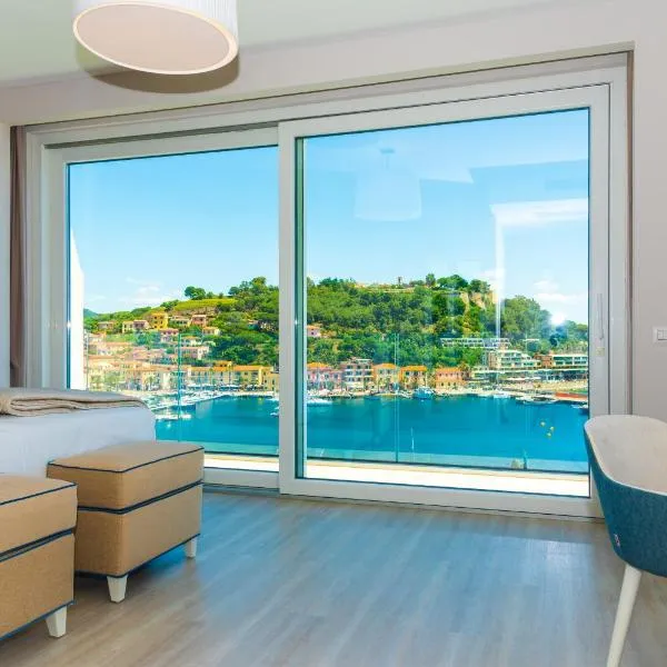 Hotel Plaza, hotel in Porto Azzurro