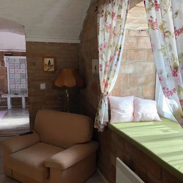 Kakukkfu Barlang-Vendeghaz，位于诺茨瓦约的酒店