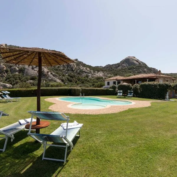 Villa Iris with Pool, hôtel à Baja Sardinia