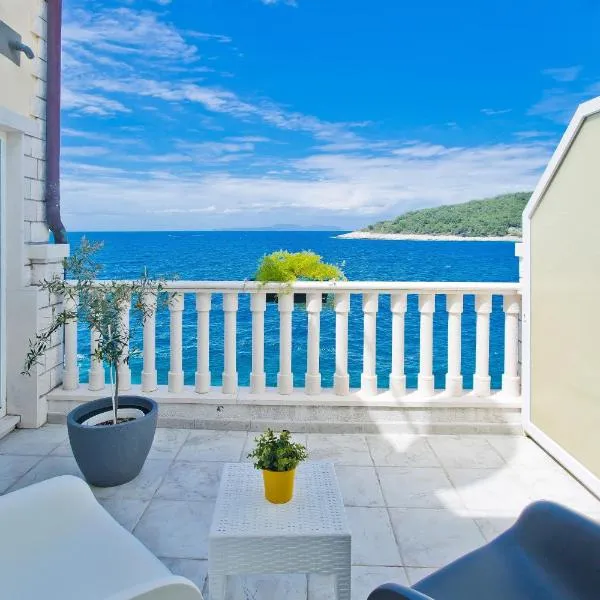 Luxury Bellavista Amazing sea Holidays with Private Beach & Parking, hotel v destinaci Milna