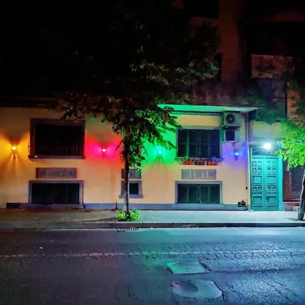 Tufina Hostel, hotel in Tirana