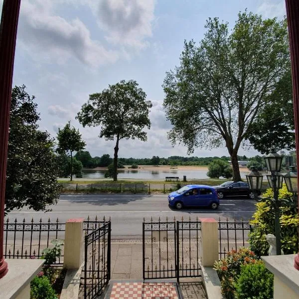 Turmhotel Weserblick Bremen, hotel v Brémách