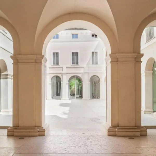 PALAZZO BECCAGUTTI CAVRIANI - Gallery Suite e Frescoes Suite, ξενοδοχείο στη Μάντοβα