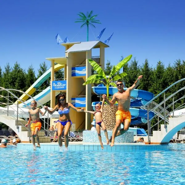 Honey Paradise glamping resort, khách sạn ở Dobova