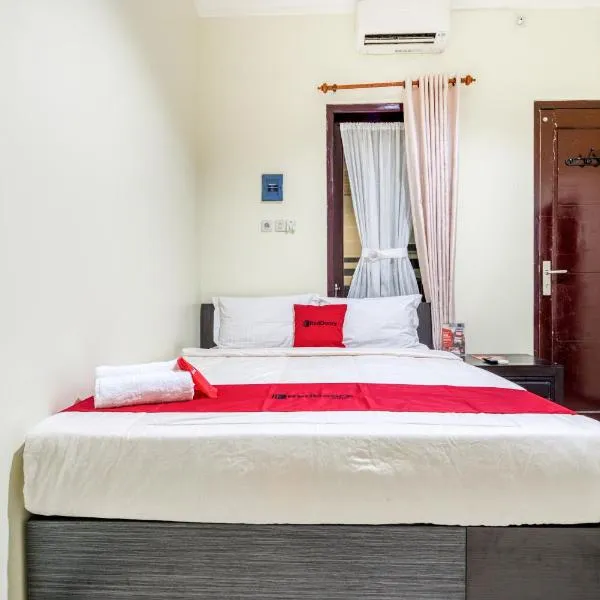 RedDoorz Syariah @ Ketintang Surabaya, hotel in Surabaya
