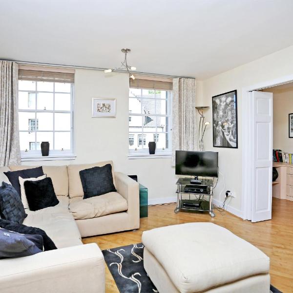 West Bow - Comfy 2 bed on West Bow overlooking Grassmarket