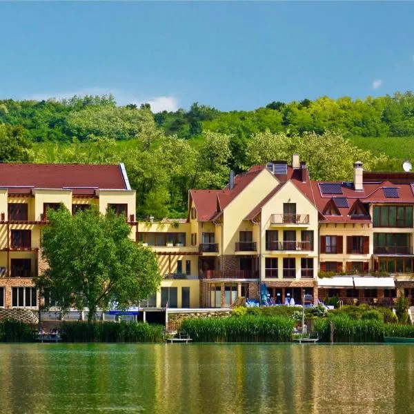 Tó Wellness Hotel, hotel v destinaci Bánk