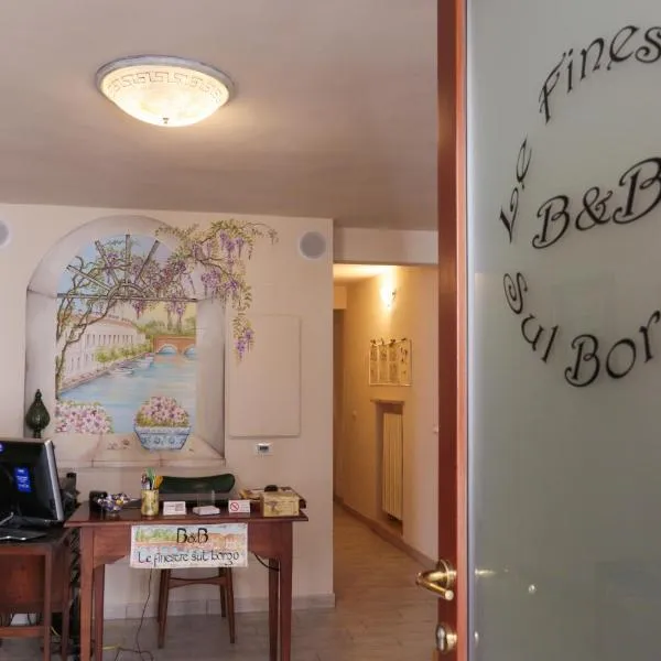 Le Finestre sul Borgo Rooms, hôtel à Peschiera del Garda