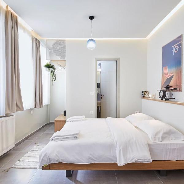 Live in a funky & renovated studio near Acropolis